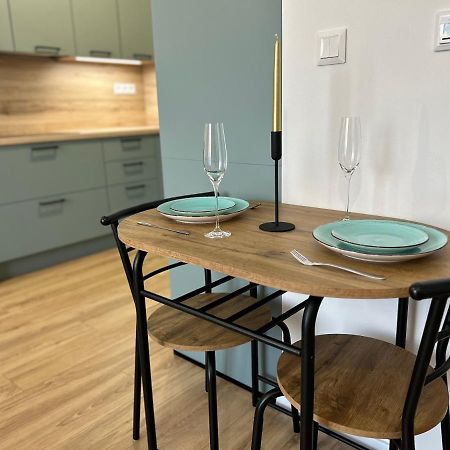 Cozy 1-Bedroom Condo Miloslavov Eksteriør billede