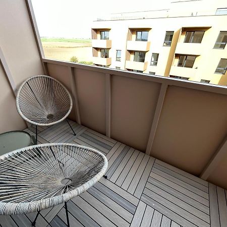 Cozy 1-Bedroom Condo Miloslavov Eksteriør billede