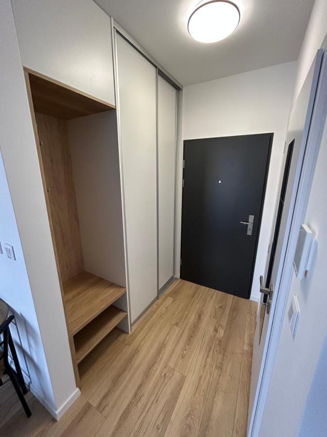Cozy 1-Bedroom Condo Miloslavov Eksteriør billede