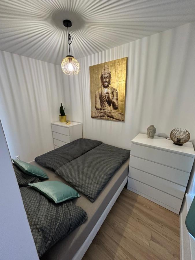 Cozy 1-Bedroom Condo Miloslavov Eksteriør billede