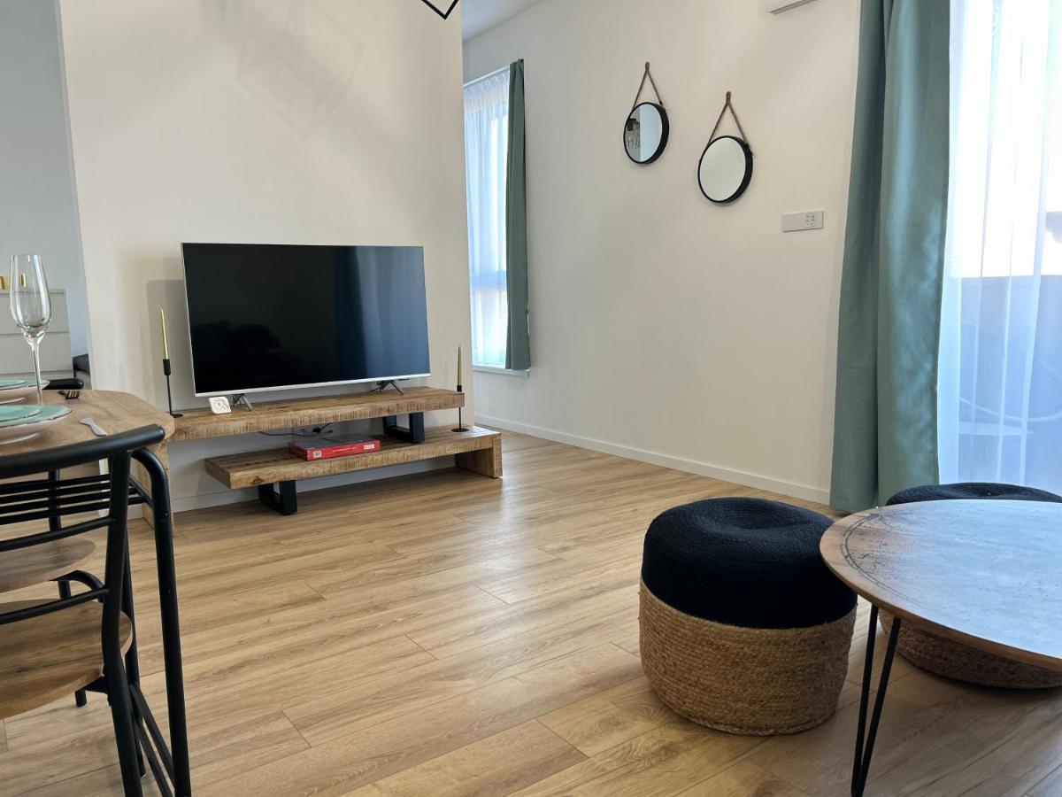 Cozy 1-Bedroom Condo Miloslavov Eksteriør billede